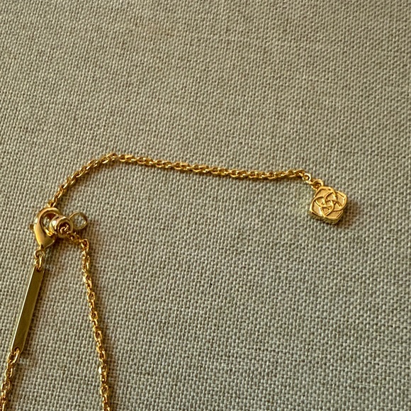 Kendra Scott Gold Elisa Necklace with Emerald Green stone - Picture 3 of 5